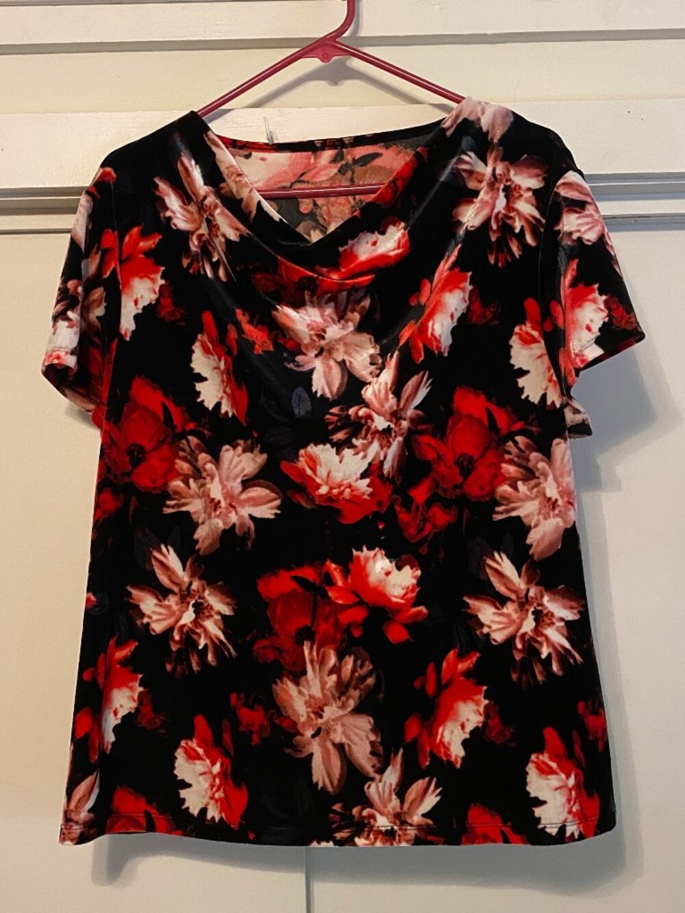 Lucious red & black floral velveteen blouse, size L/XL